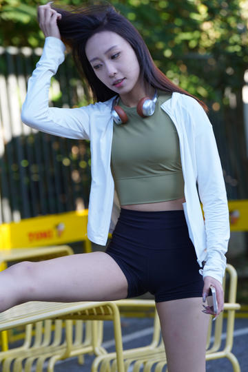 穿到八零新婚夜，我带空间嫁穷汉